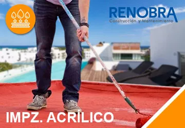 trabajador imperemabilizando un techo con material acrilico